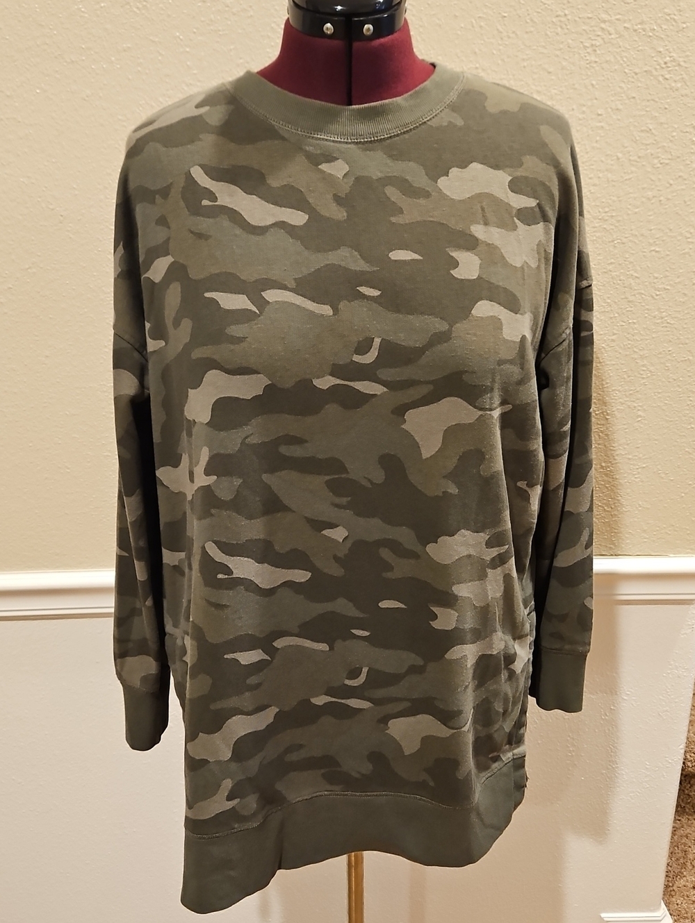 Old Navy Men's Olive Camo Crewneck Pullover